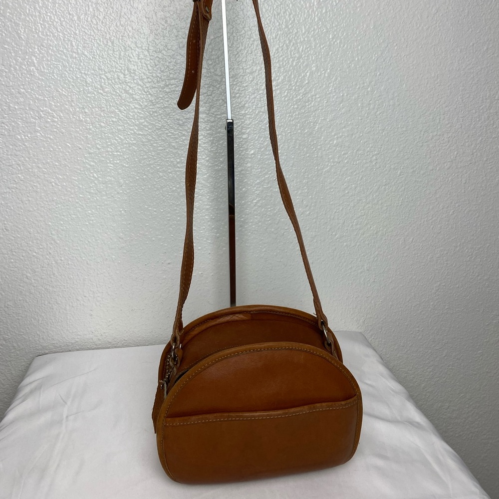 Vintage Coach Chester tan crossbody bag